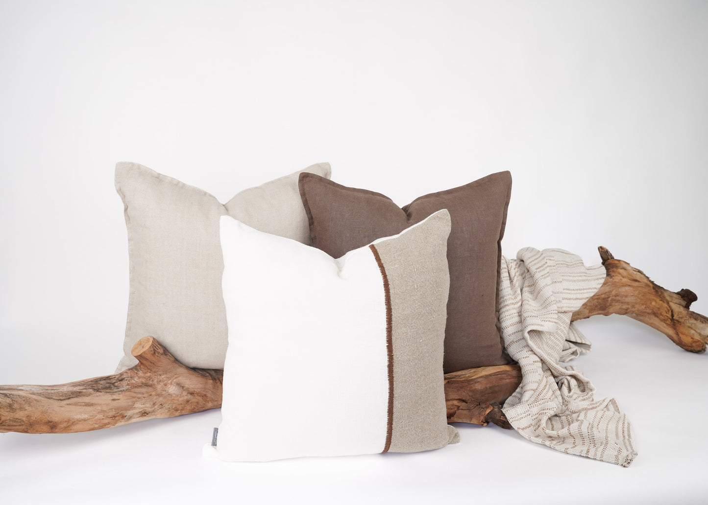 Valeria | She Who Rises